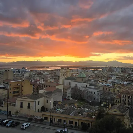 Nel Centro Storico Di Pensjonat Cagliari